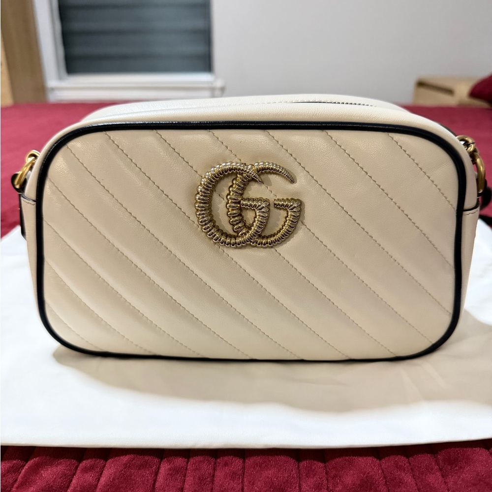 Gucci Women's Cream Crossbody Bag with Gold Logo